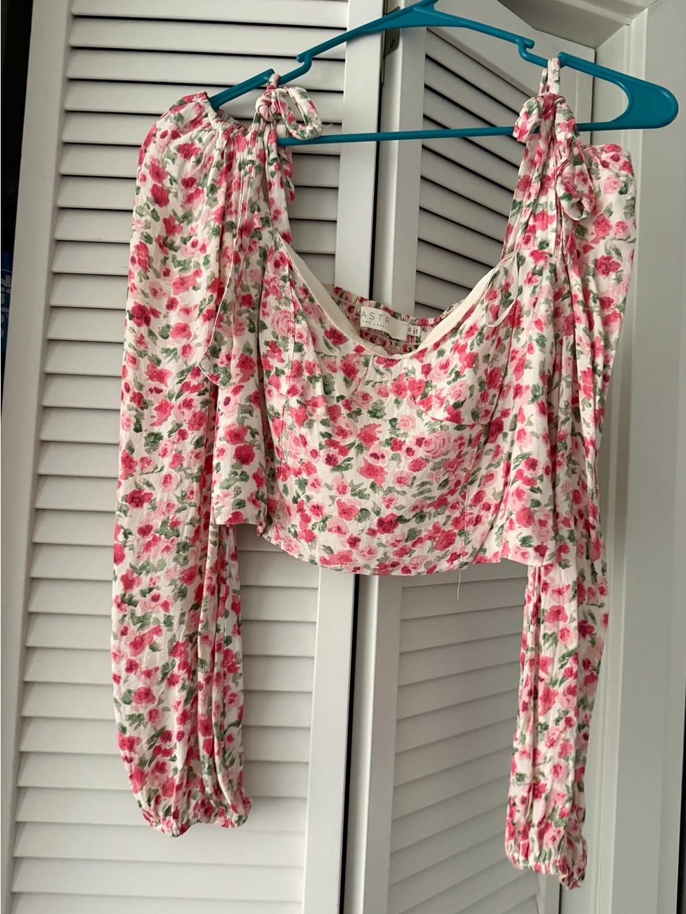Astr Floral Off-Shoulder Crop Top in Pink and Cream